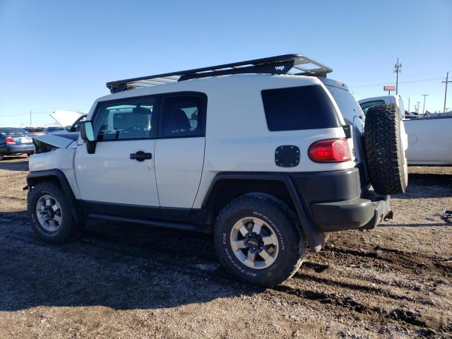 JTEBU4BF2BK102909 - 2011 TOYOTA FJ CRUISER WHITE photo 2