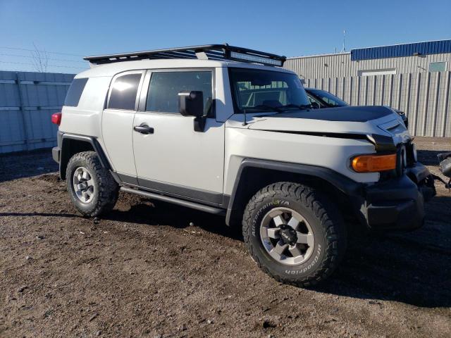 JTEBU4BF2BK102909 - 2011 TOYOTA FJ CRUISER WHITE photo 4