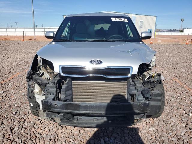 KNDJP3A51G7820827 - 2016 KIA SOUL + SILVER photo 5