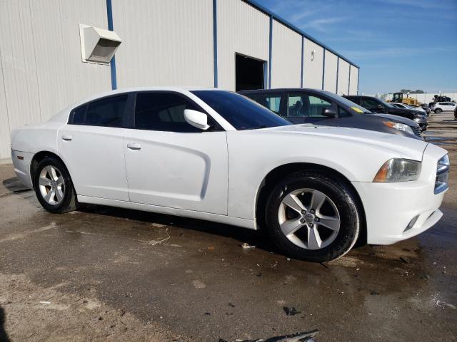 2C3CDXBG5DH597866 - 2013 DODGE CHARGER SE WHITE photo 4