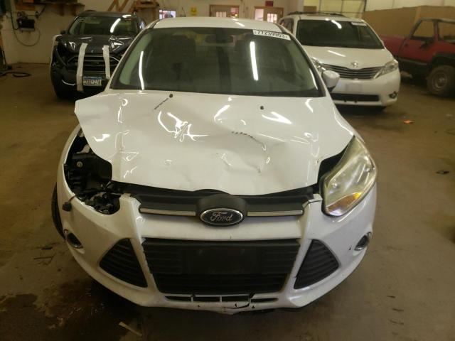 1FAHP3F27CL309417 - 2012 FORD FOCUS SE WHITE photo 5