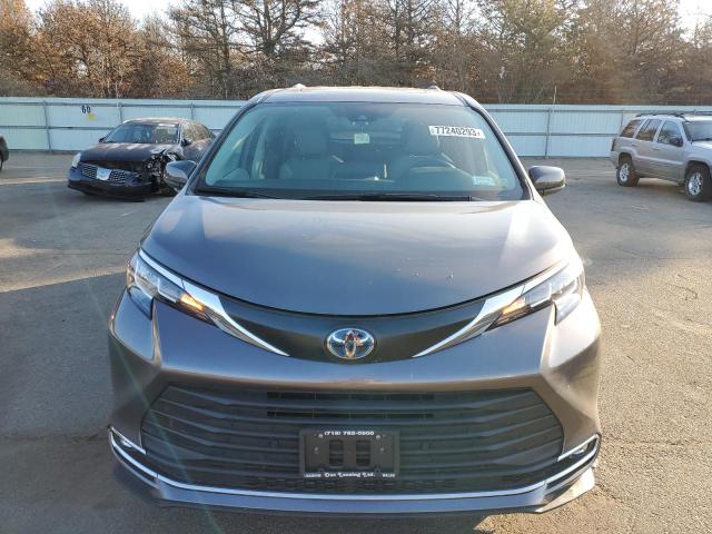 5TDYRKECXNS082153 - 2022 TOYOTA SIENNA XLE GRAY photo 5