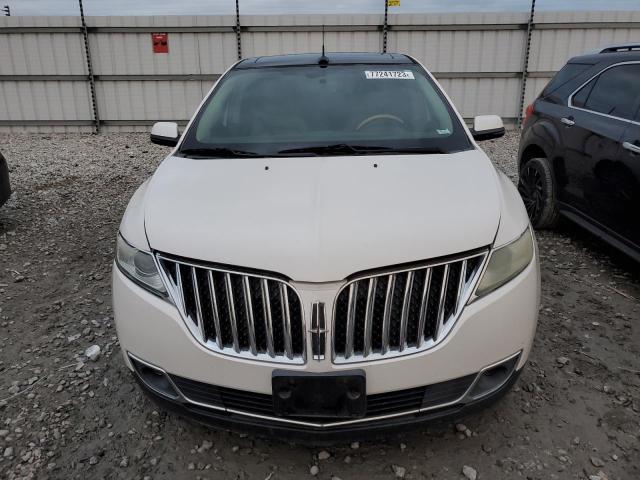 2LMDJ8JK4DBL06359 - 2013 LINCOLN MKX WHITE photo 5