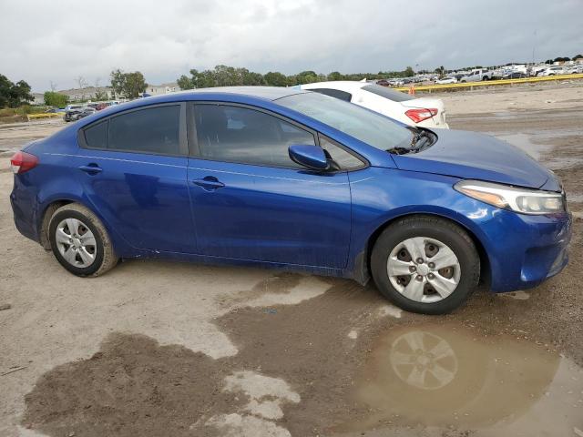 3KPFK4A78HE070582 - 2017 KIA FORTE LX BLUE photo 4