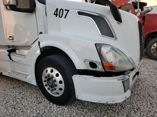 4V4NC9EJ9FN908692 - 2015 VOLVO VN VNL WHITE photo 9