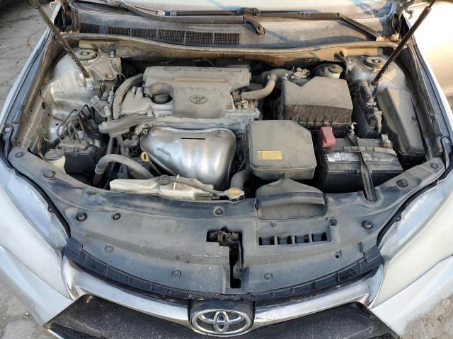 4T1BF1FK7FU932358 - 2015 TOYOTA CAMRY LE SILVER photo 11