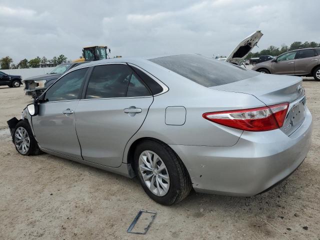 4T1BF1FK1HU631426 - 2017 TOYOTA CAMRY LE SILVER photo 2