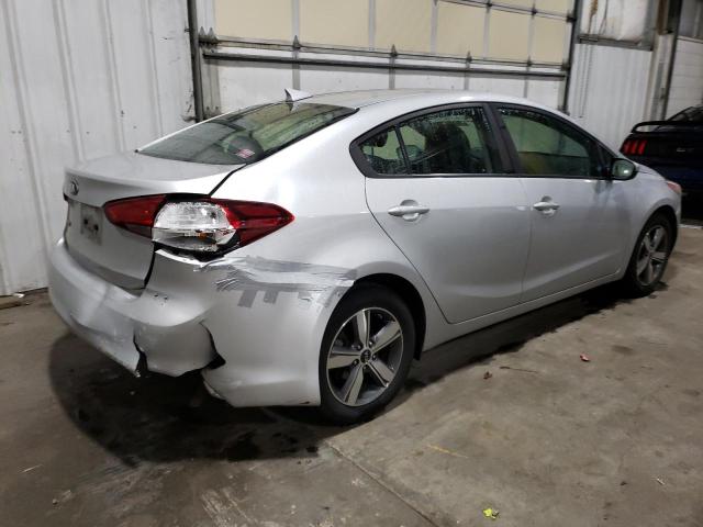 3KPFL4A79JE260314 - 2018 KIA FORTE LX SILVER photo 3