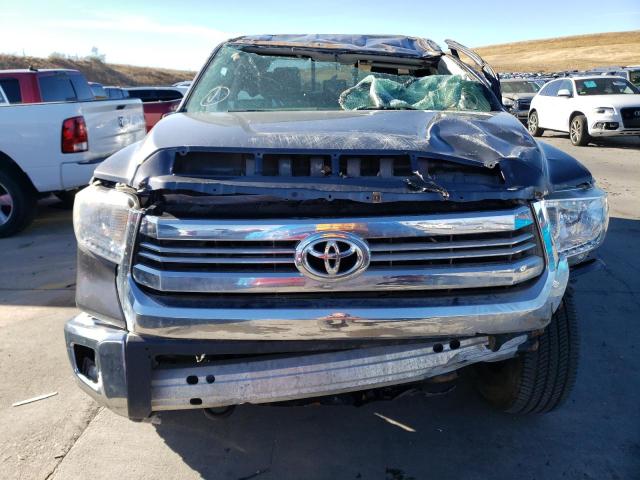 5TFUY5F12HX635022 - 2017 TOYOTA TUNDRA DOUBLE CAB SR/SR5 GRAY photo 5