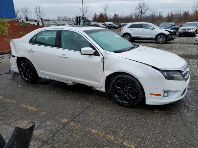 3FAHP0HA8AR426523 - 2010 FORD FUSION SE WHITE photo 4