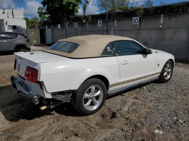 1ZVHT84N995132461 - 2009 FORD MUSTANG WHITE photo 3