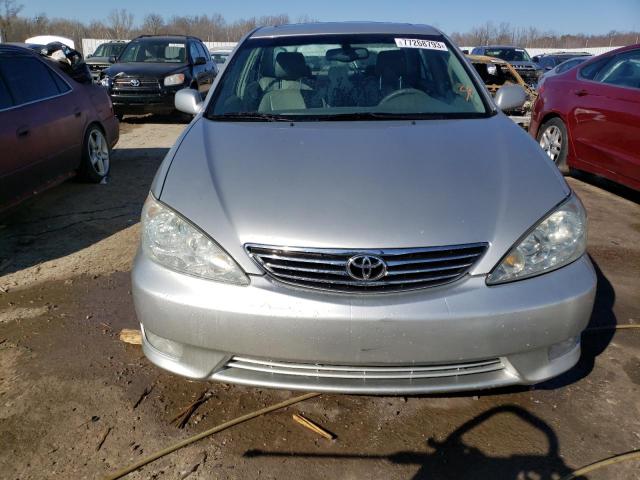 4T1BE32K45U017843 - 2005 TOYOTA CAMRY LE SILVER photo 5