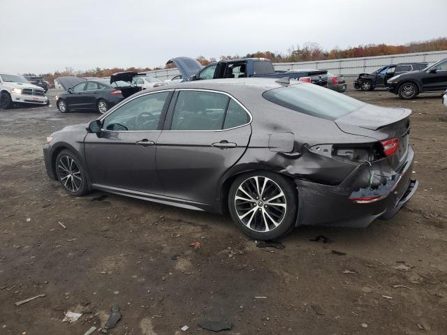 4T1G11AK3LU913328 - 2020 TOYOTA CAMRY SE GRAY photo 2