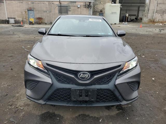 4T1G11AK3LU913328 - 2020 TOYOTA CAMRY SE GRAY photo 5