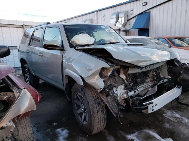 JTEPU5JR8P6101111 - 2023 TOYOTA 4RUNNER SE GRAY photo 4