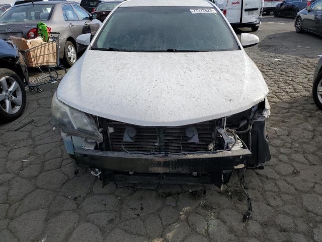 4T1BF1FK1CU542996 - 2012 TOYOTA CAMRY BASE WHITE photo 5