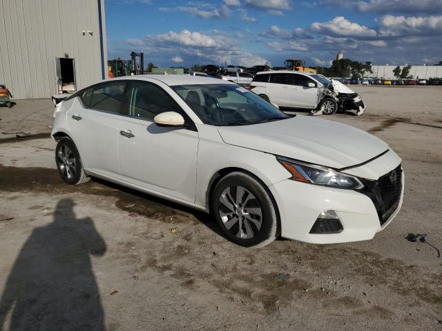 1N4BL4BV4LC228852 - 2020 NISSAN ALTIMA S WHITE photo 4