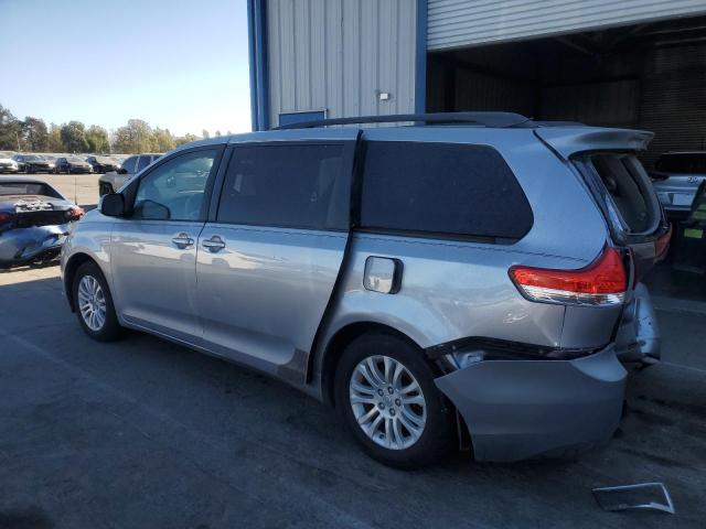 5TDYK3DC8BS035596 - 2011 TOYOTA SIENNA XLE GRAY photo 2