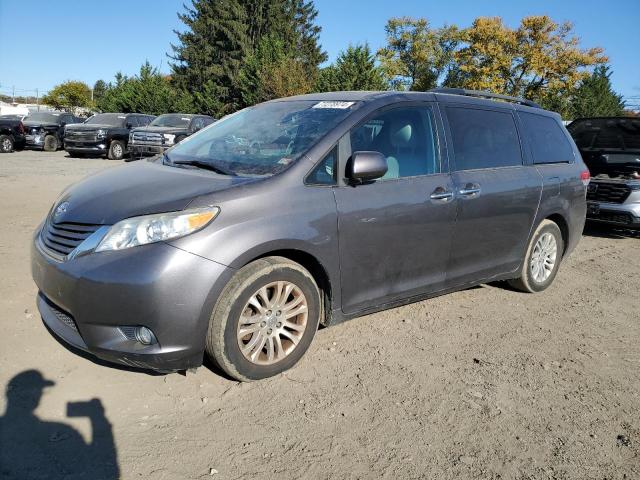 2014 TOYOTA SIENNA XLE, 