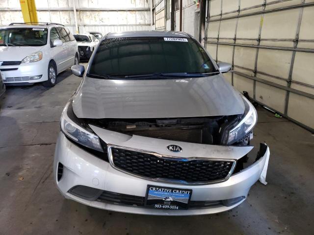 3KPFK4A70HE039231 - 2017 KIA FORTE LX SILVER photo 5