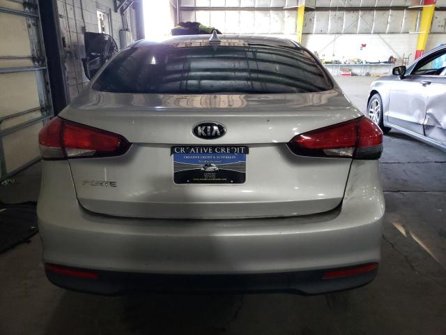 3KPFK4A70HE039231 - 2017 KIA FORTE LX SILVER photo 6