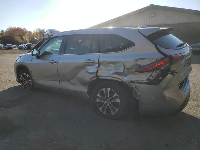 5TDGZRBH2NS177116 - 2022 TOYOTA HIGHLANDER XLE Gümüş foto 2