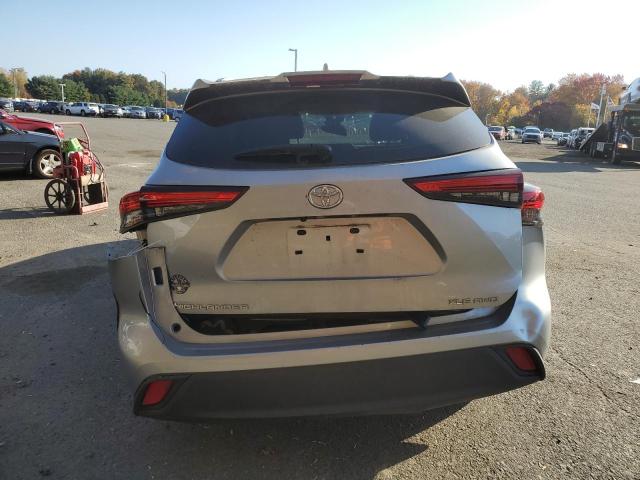 5TDGZRBH2NS177116 - 2022 TOYOTA HIGHLANDER XLE Gümüş foto 6