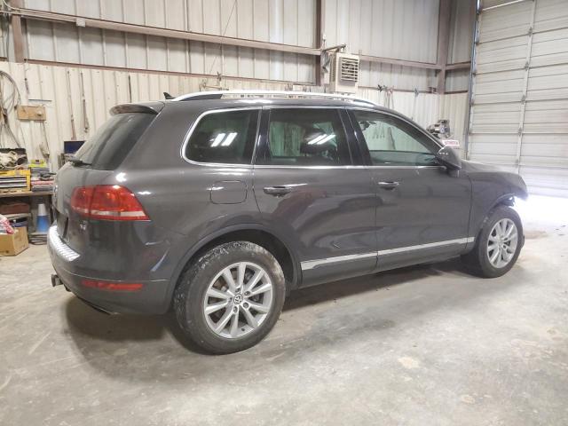 WVGEF9BP6DD003420 - 2013 VOLKSWAGEN TOUAREG V6 GRAY photo 3