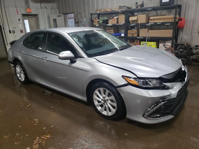 4T1C11AKXMU484768 - 2021 TOYOTA CAMRY LE SILVER photo 4