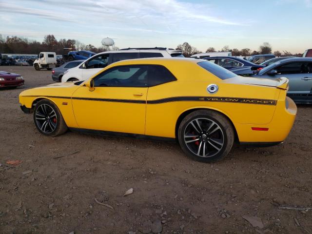 2C3CDYCJ0CH204368 - 2012 DODGE CHALLENGER SRT-8 YELLOW photo 2