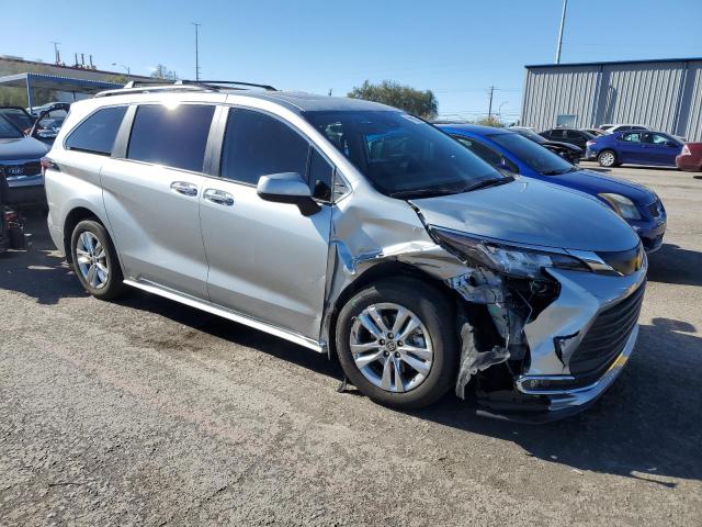 5TDJRKEC0PS174151 - 2023 TOYOTA SIENNA XLE SILVER photo 4