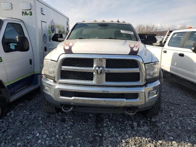 3C7WRNDL7HG645630 - 2016 RAM 5500 WHITE photo 5