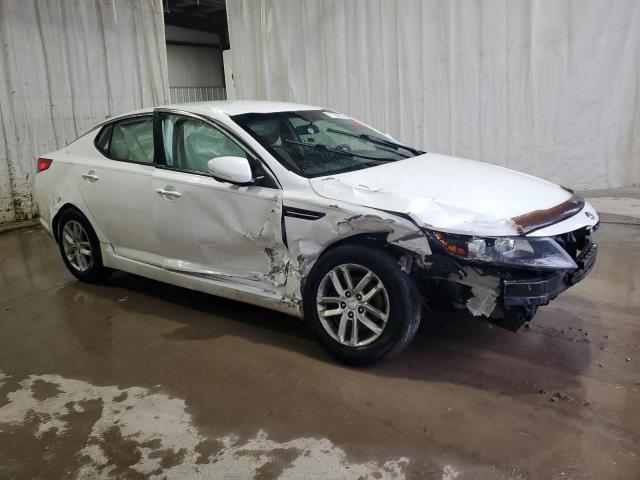 KNAGM4A72D5433797 - 2013 KIA OPTIMA LX WHITE photo 4