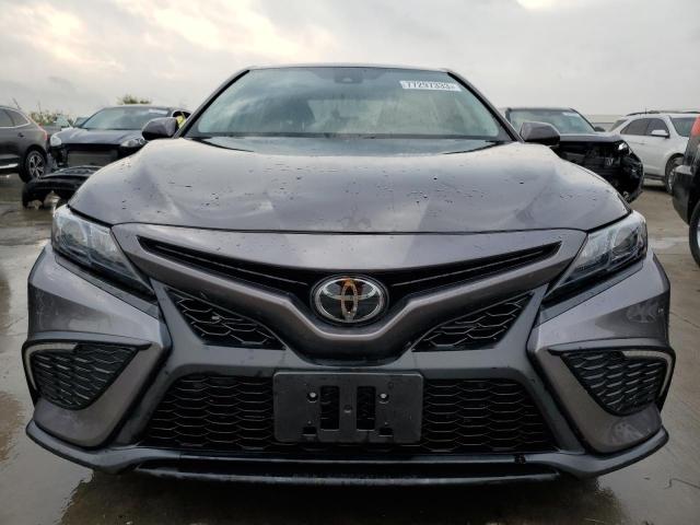 4T1G11AK2PU735675 - 2023 TOYOTA CAMRY SE NIGHT SHADE GRAY photo 5