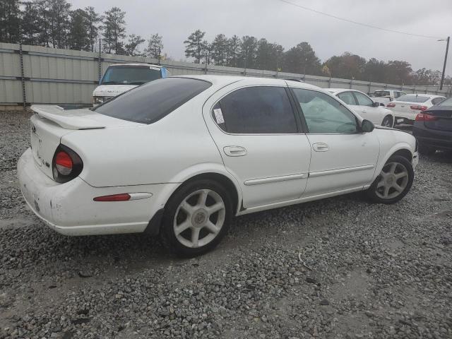 JN1CA31D3YT545636 - 2000 NISSAN MAXIMA GLE WHITE photo 3