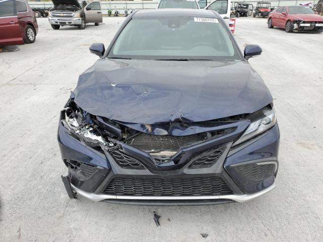 4T1K61AK6NU718211 - 2022 TOYOTA CAMRY XSE BLUE photo 5