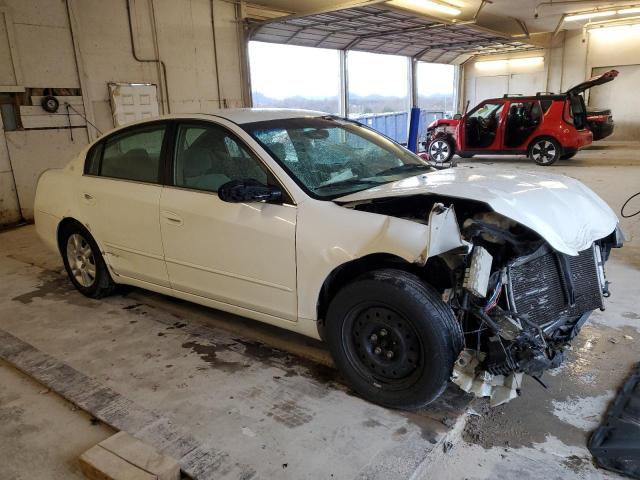 1N4AL11D25C106562 - 2005 NISSAN ALTIMA S WHITE photo 4