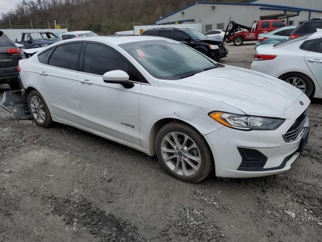 3FA6P0LUXKR180844 - 2019 FORD FUSION SE WHITE photo 4