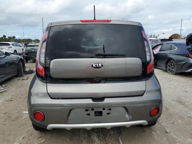 KNDJP3A55H7429262 - 2017 KIA SOUL + GREEN photo 6