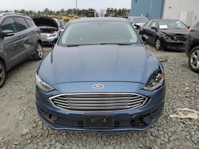 3FA6P0H77JR195402 - 2018 FORD FUSION SE BLUE photo 5