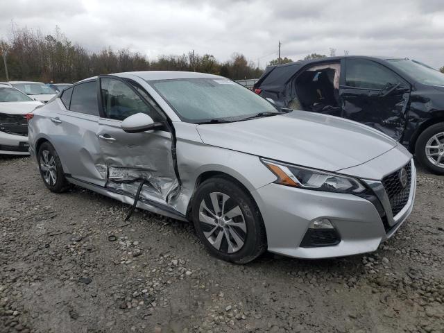 1N4BL4BV4KC152046 - 2019 NISSAN ALTIMA S SILVER photo 4