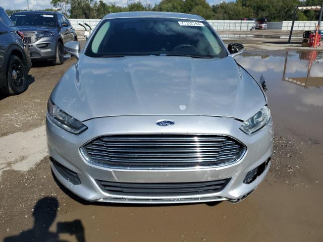 3FA6P0H75GR254813 - 2016 FORD FUSION SE SILVER photo 5