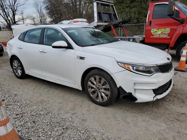 5XXGT4L37JG264965 - 2018 KIA OPTIMA LX WHITE photo 4