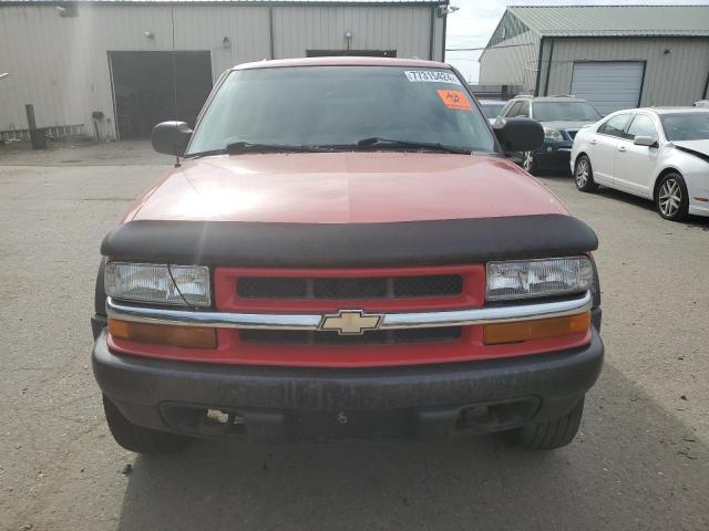 1GNCT18W8YK155812 - 2000 CHEVROLET BLAZER RED photo 5