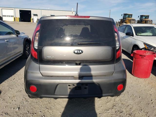 KNDJN2A25H7425198 - 2017 KIA SOUL CHARCOAL photo 6