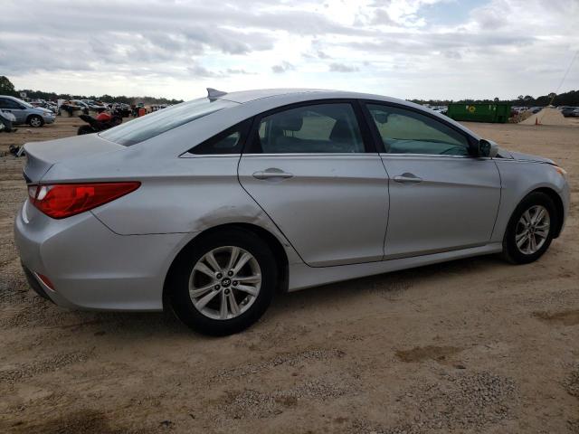 5NPEB4AC8EH910327 - 2014 HYUNDAI SONATA GLS SILVER photo 3