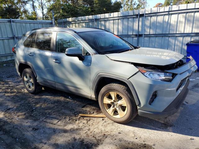 2T3W1RFVXLC049917 - 2020 TOYOTA RAV4 XLE GRAY photo 4