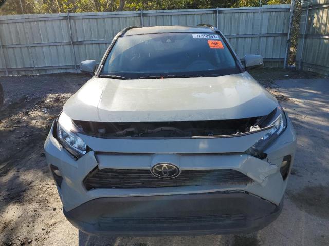 2T3W1RFVXLC049917 - 2020 TOYOTA RAV4 XLE GRAY photo 5