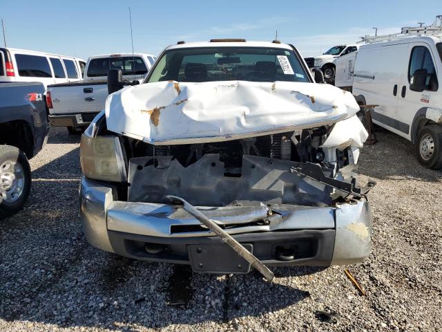 1GB6CZB62AF116617 - 2010 CHEVROLET SILVERADO C3500 WHITE photo 5