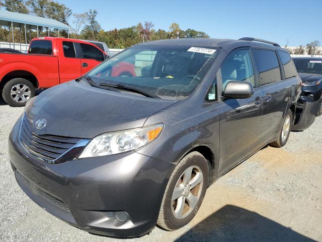 2017 TOYOTA SIENNA LE, 